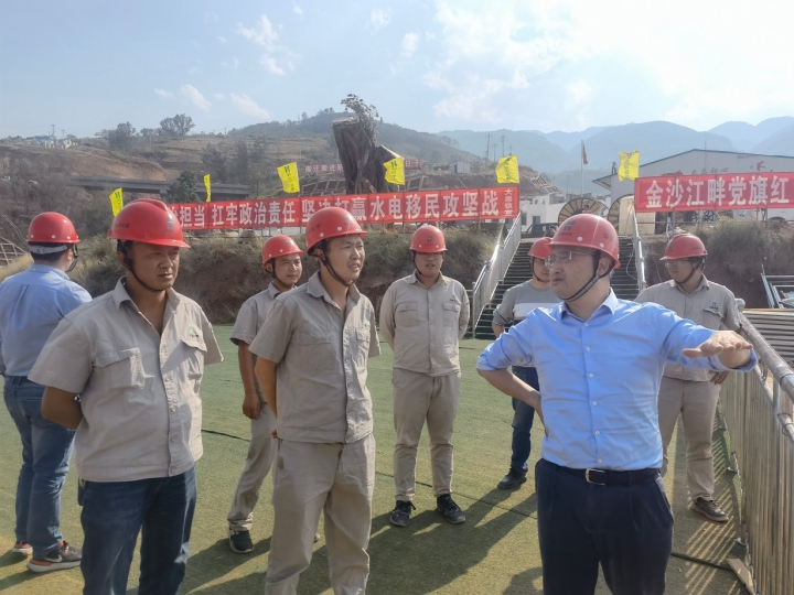 公司黨委書記、執(zhí)行董事朱軍一行到白鶴灘水電站會東縣移民安置項目駐點(diǎn)督導(dǎo)